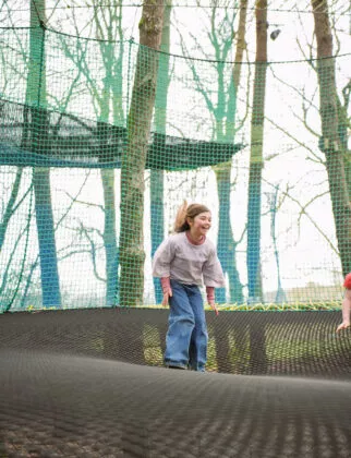 enfant trampo nature